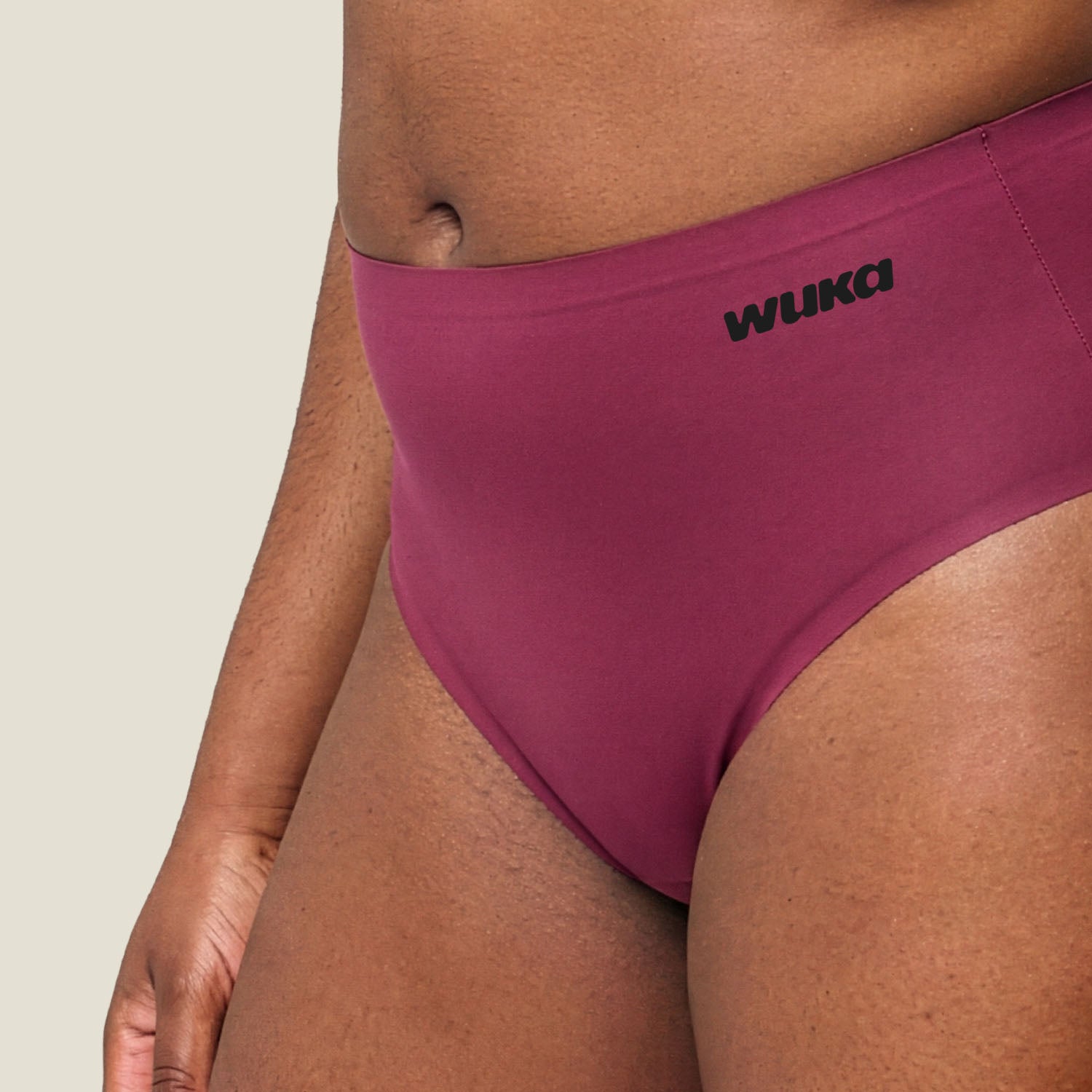 Detailed view of WUKA Stretch Midi Brief in Burgundy – highlighting smooth seams and soft, stretchy fabric
